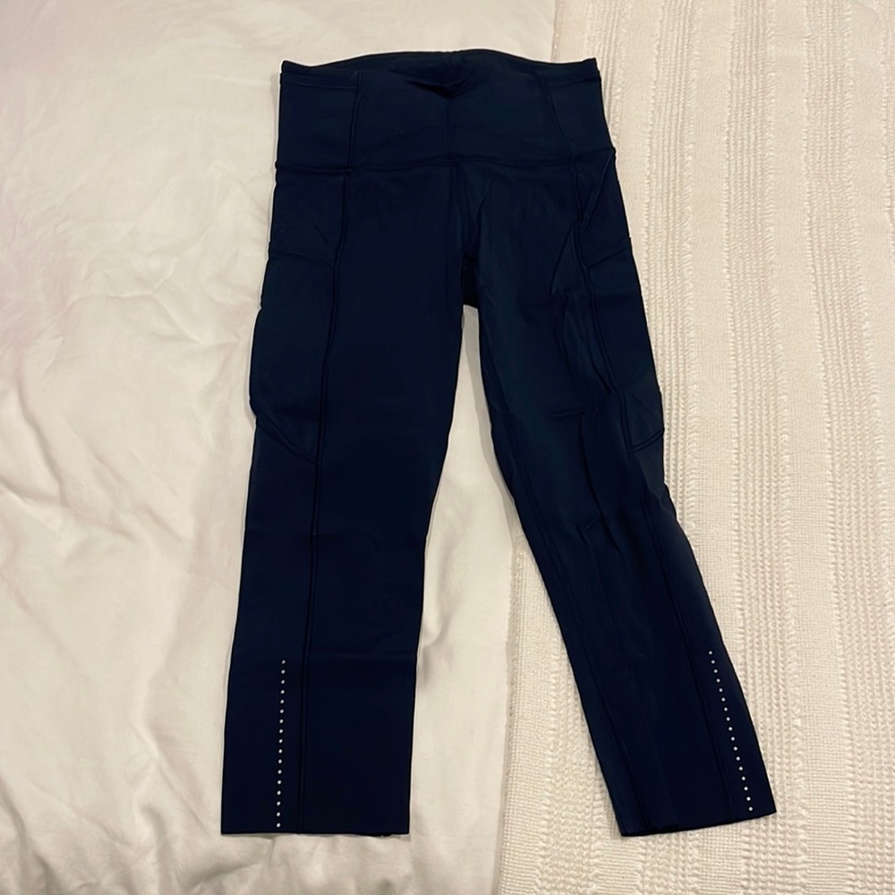 Like new - Navy Lulu lemon Swift Speed High-Rise Crop 21"